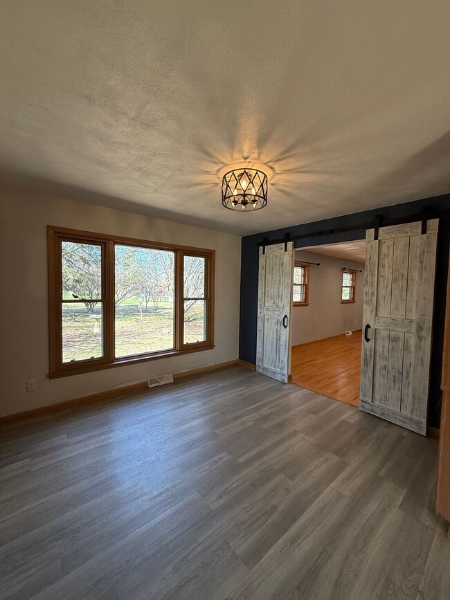 Building Photo - Rare Rental- Prairie Hill SD 3 bedroom 2 b...