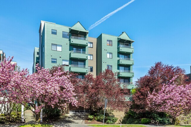 Building Photo - Avalon West Apartments