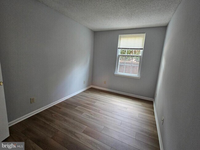 Building Photo - 12109 Greenway Ct