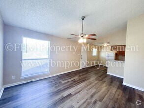 Building Photo - 608-B Walter Stephenson - Downstairs 2 Bed...