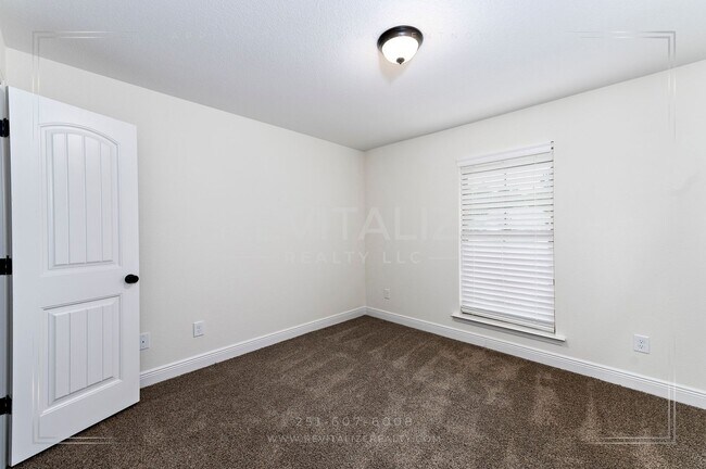 Building Photo - Elegant 4 Bed 3 Bath Cul-de-sac Home in Silverhill