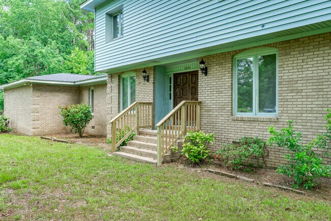 Building Photo - 400 Derby Ln