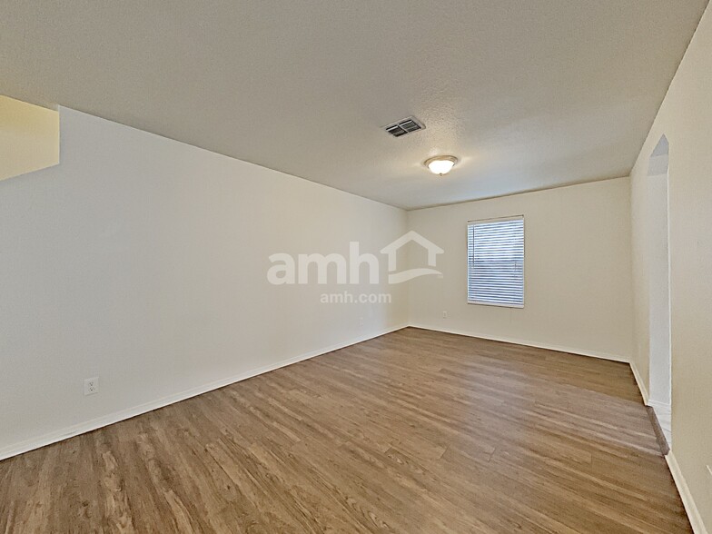 Building Photo - 9715 Woodland Pines