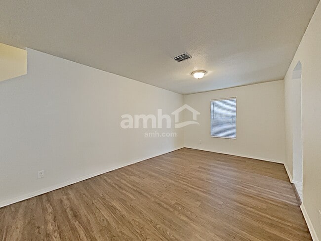 Building Photo - 9715 Woodland Pines