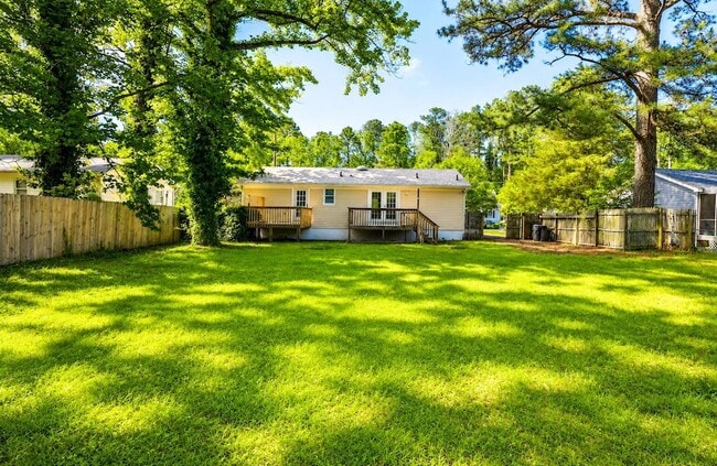 Building Photo - 427 Dogwood Dr
