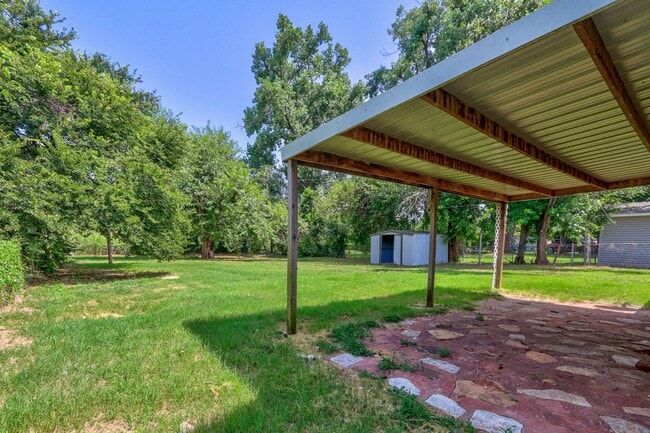 Building Photo - Newly Renovated  4 bedroom 1 bath