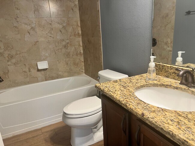 Building Photo - 4/3/2 HOME IN EDINA GARDEN OF EDEN