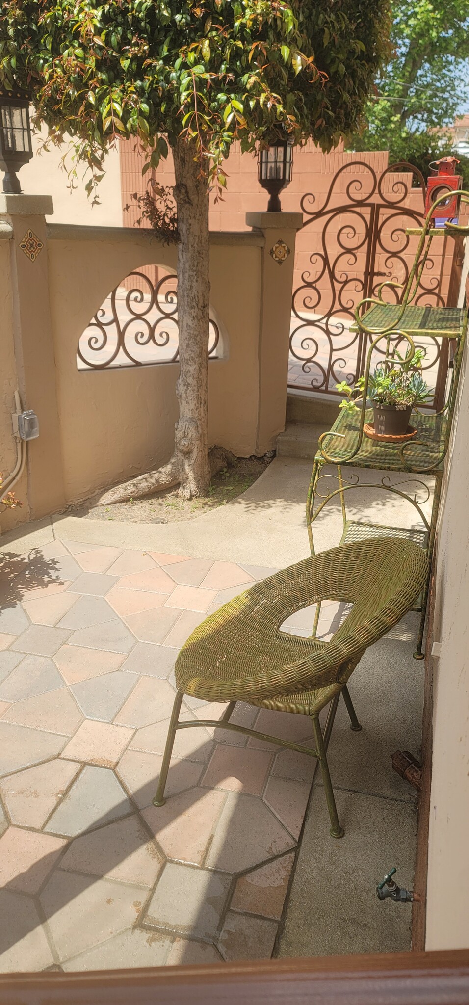 Back Patio - 1557 S Genesee Ave