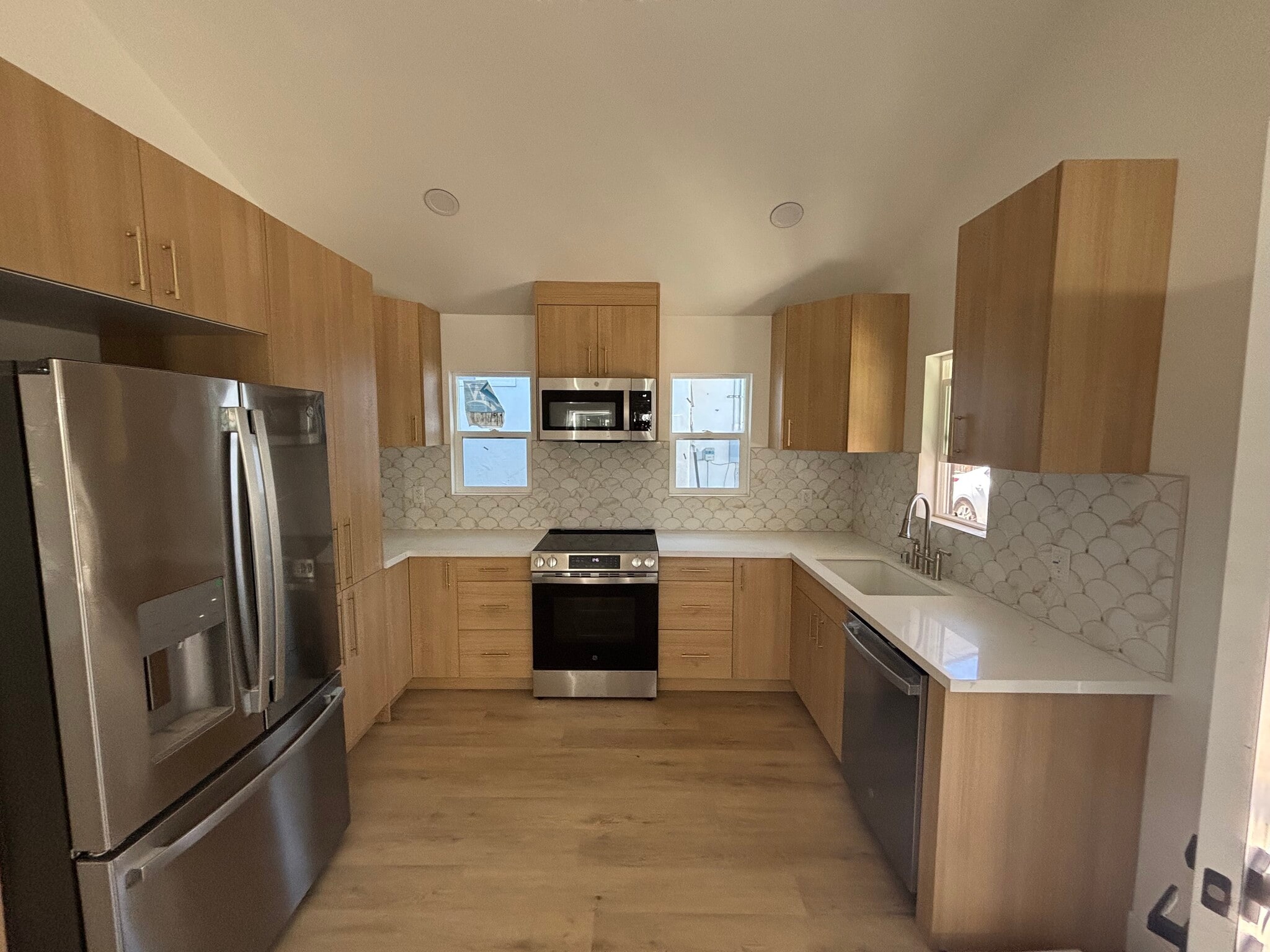 Building Photo - 1231 E Mason St