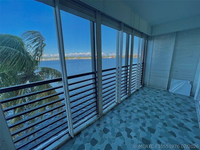 Building Photo - 1175 NE Miami Gardens Dr