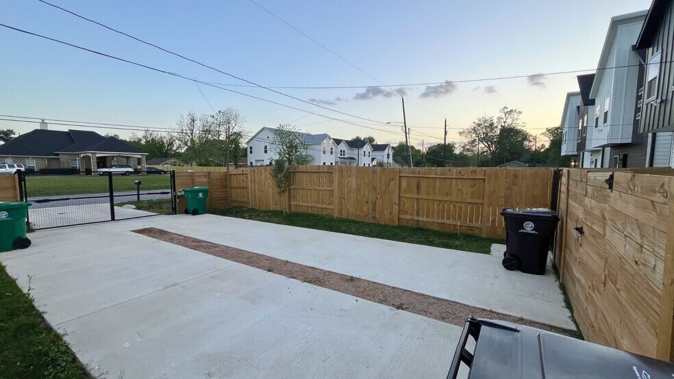 Building Photo - 1462 Ferguson Way