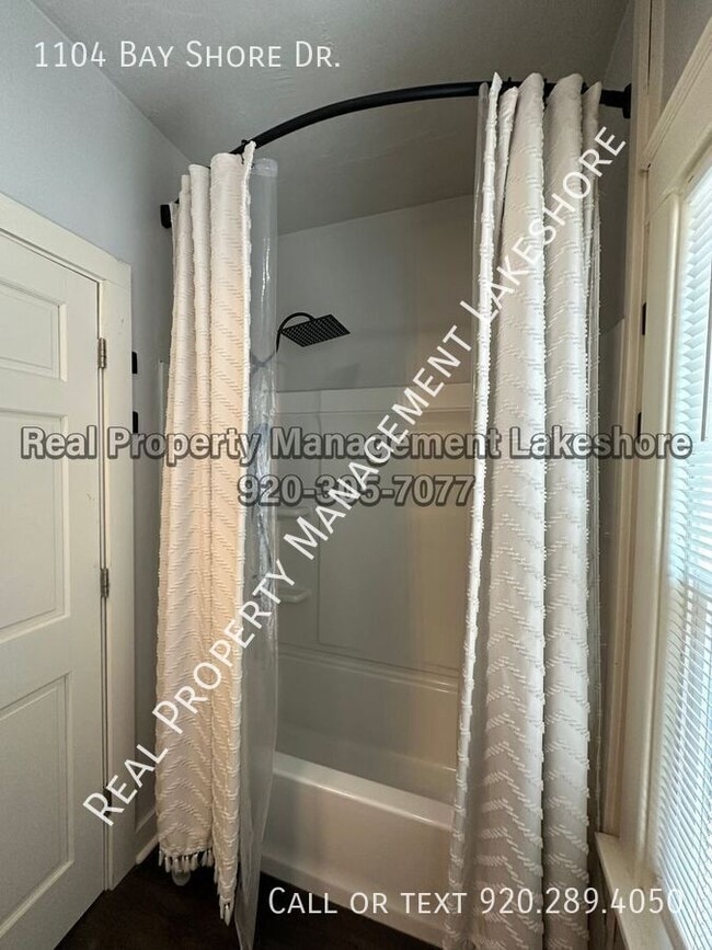 Building Photo - 1104 Bay Shore Dr