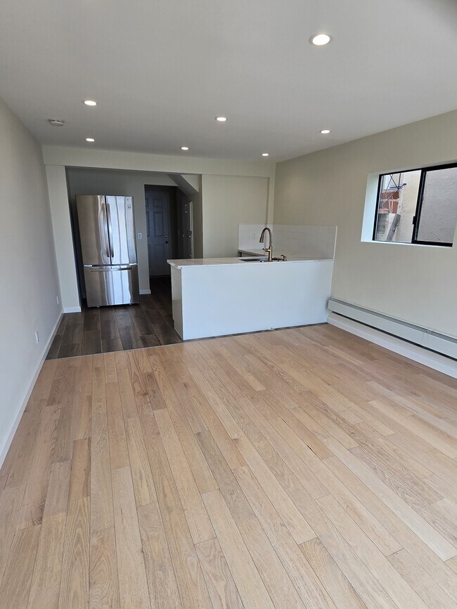 Building Photo - 445 Dellbrook Ave
