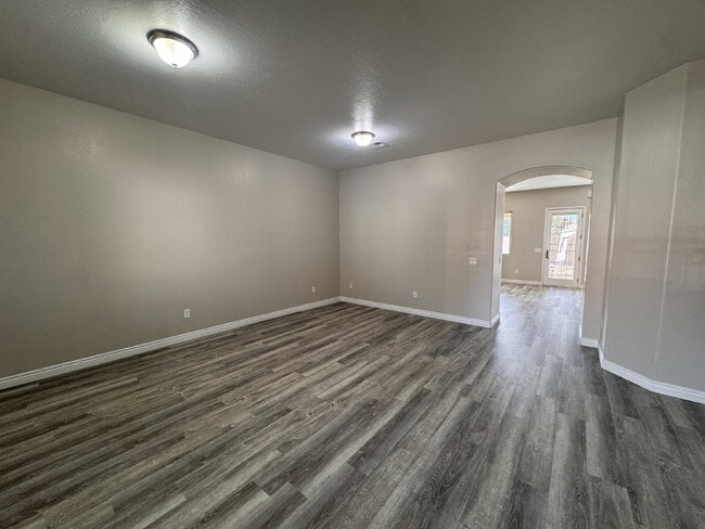 Building Photo - 821 W Saguaro Ln