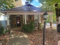 Building Photo - 33 Pigeon St