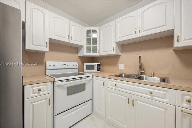 Building Photo - 3640 SW 13th St