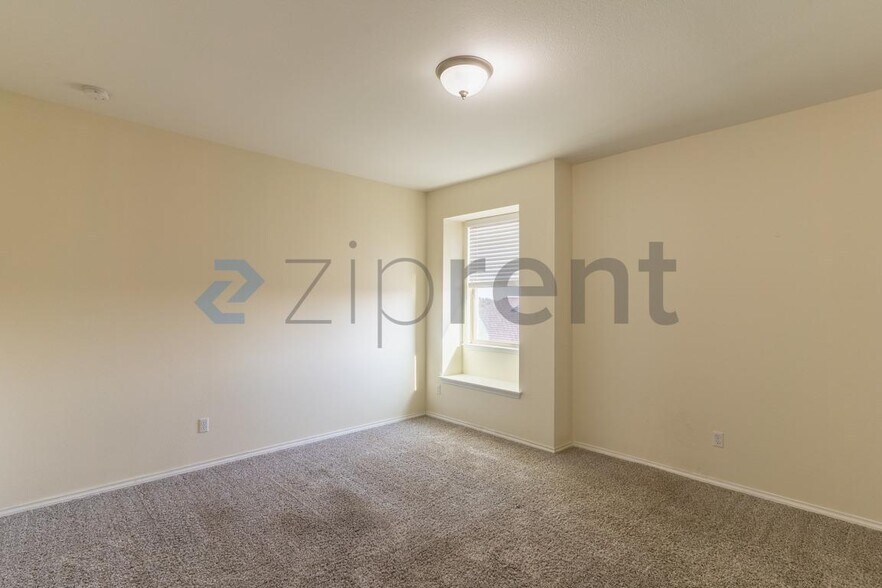 Building Photo - 101 Arctic Cir