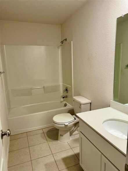 Building Photo - 6122 Heron Dr