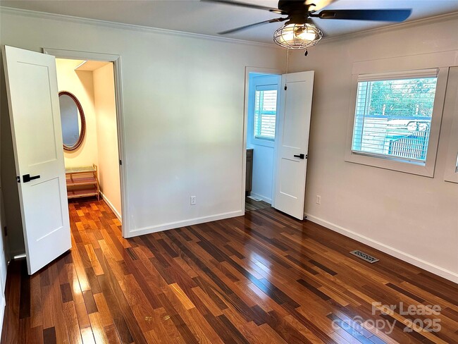 Building Photo - 2054 Hickory Hills Dr