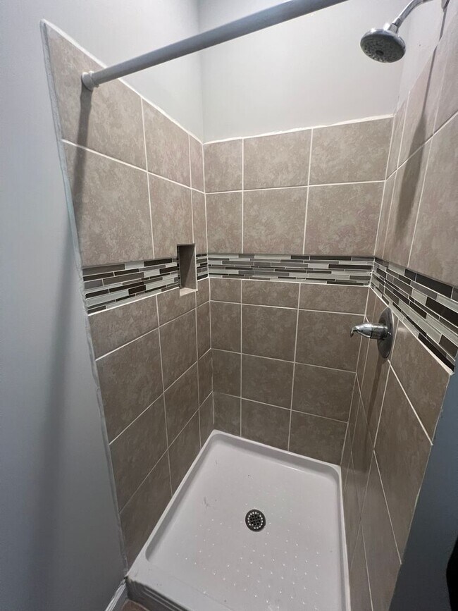 Building Photo - Beautifully Updated 2 bdrm/2bth Home Located in the Peter Paul Neighborhood mere minutes from Dow...