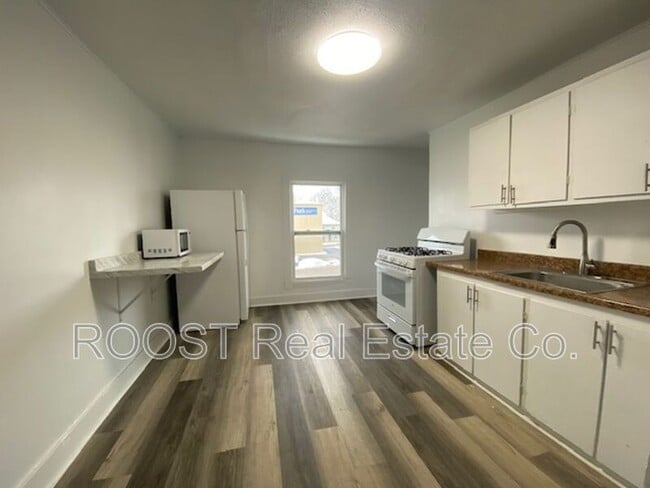 Building Photo - 124 S Chillicothe St