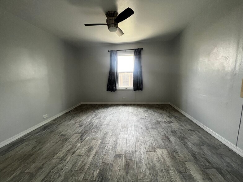 Front bedroom - 219 E Montezuma Ave