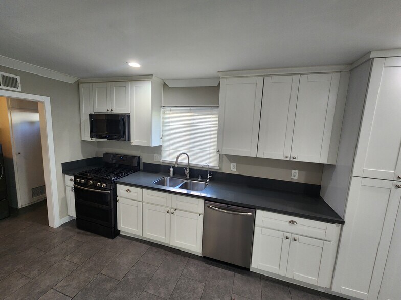 Building Photo - 17200 Willard St