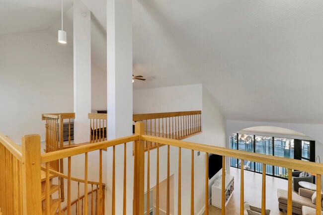 Building Photo - 543 Bay Colony Dr N