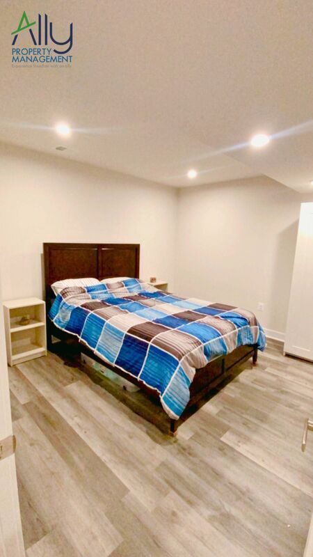 Building Photo - 3272 Village Park Ave