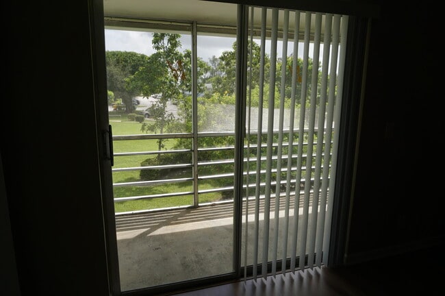 Building Photo - 293 Windsor M