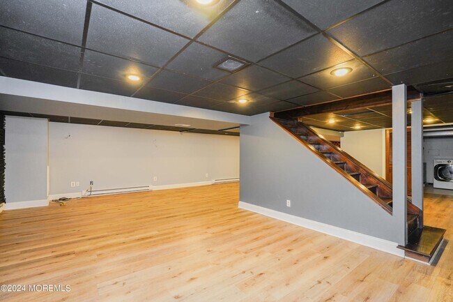 Building Photo - 828 Kingston Terrace