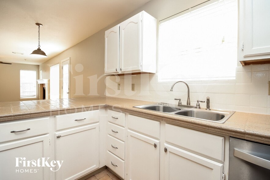 Building Photo - 1039 Wentworth Dr