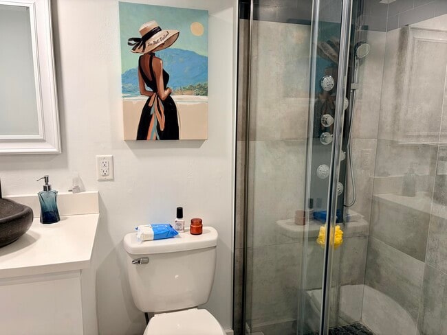 Building Photo - 1505 N Riverside Dr