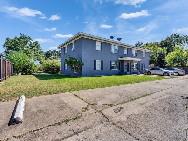Building Photo - 7622 Pecan Villas Dr