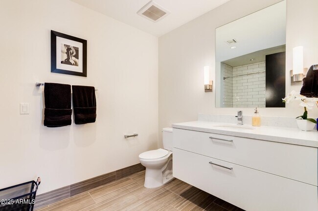 Building Photo - 4422 N 75th St