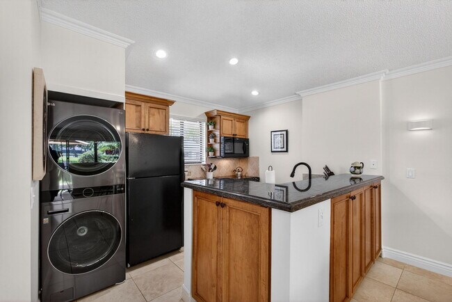 Building Photo - 119 Club Dr