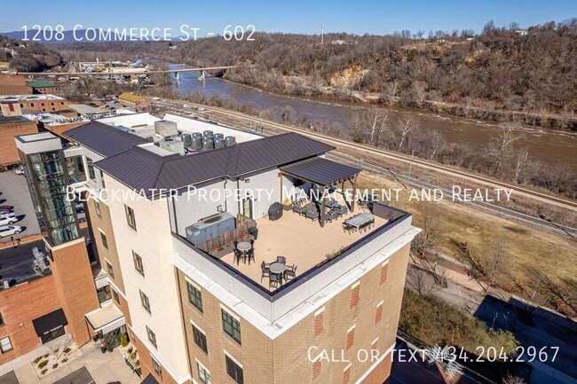 Building Photo - 1208 Commerce St