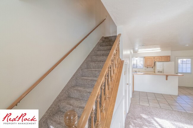 Building Photo - Charming 2 Bedroom Townhome