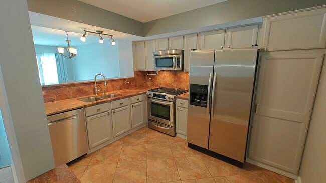 Building Photo - 1644 Orchard Ave