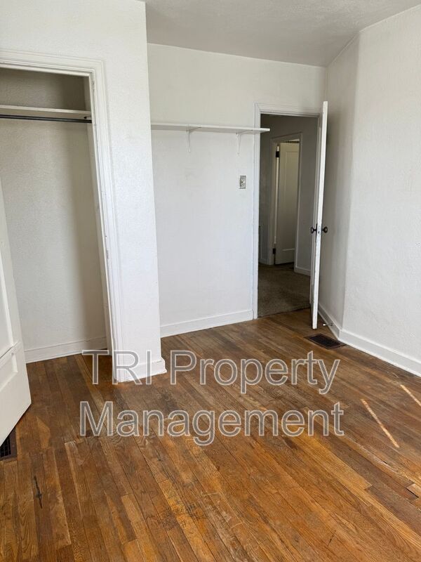 Building Photo - 2224 9th Ave