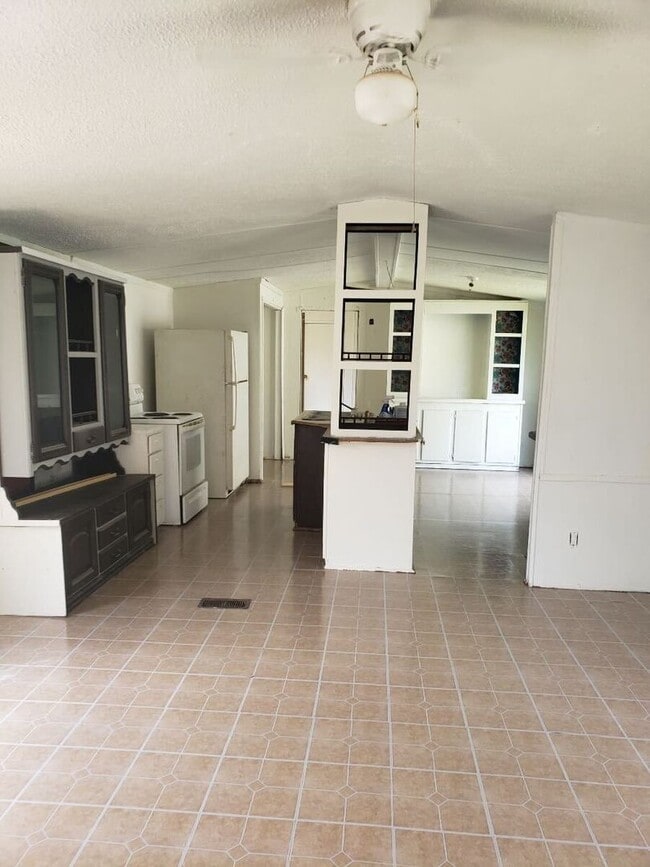Building Photo - APPROVED SECTION 8 VOUCHERS ONLY! Rent thi...