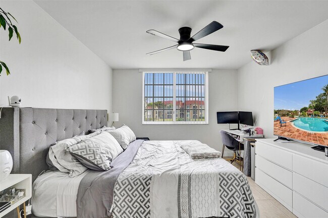 Building Photo - 2163 Renaissance Blvd