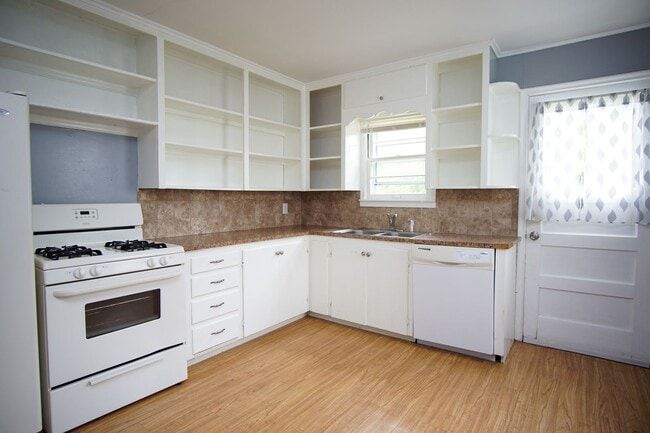 Building Photo - For Lease | Brookside | $1175 Rent