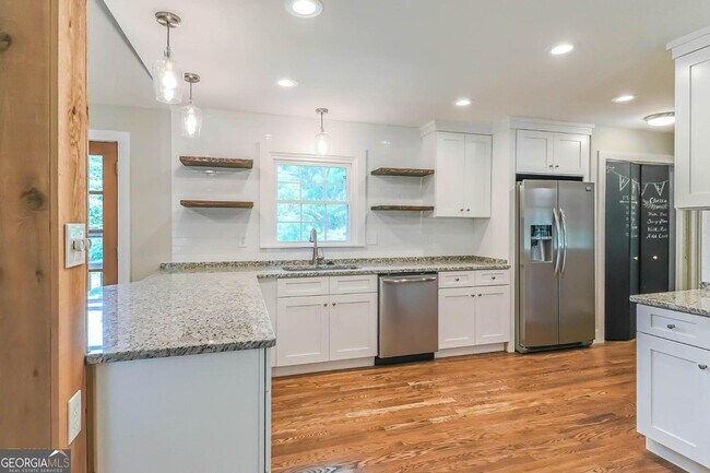 Building Photo - 99 Woodvalley Dr