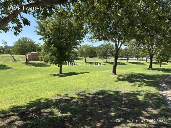 Building Photo - 3411 E Mesquite St