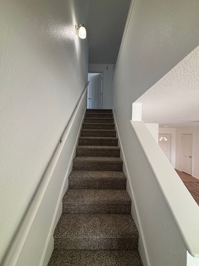 Building Photo - Move-In Ready 4-Bedroom Home with New Floors and Fresh Paint!