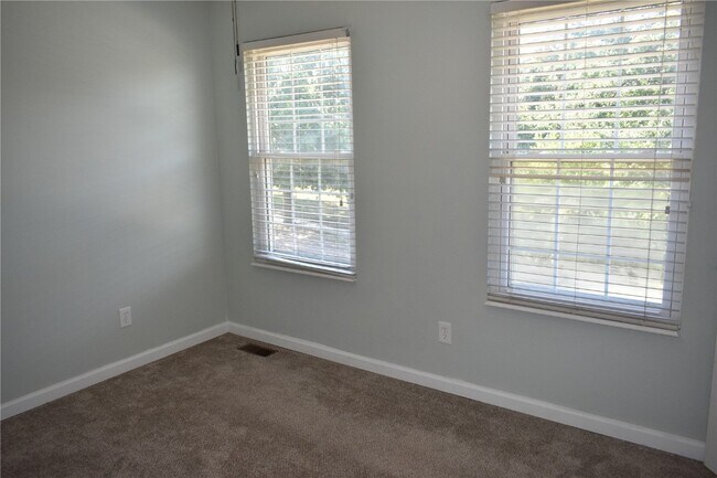 Building Photo - 16407 Westglen Farms Dr