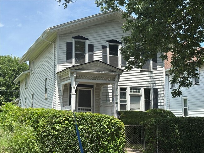 Building Photo - 218 Spencer St