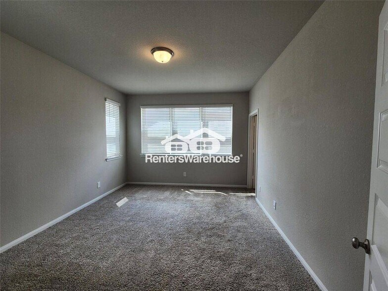 Building Photo - 1513 Lakeline Oak Dr