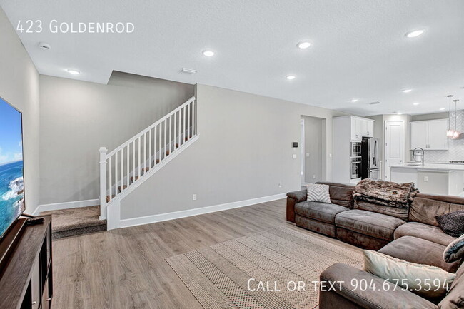 Building Photo - 423 Goldenrod-